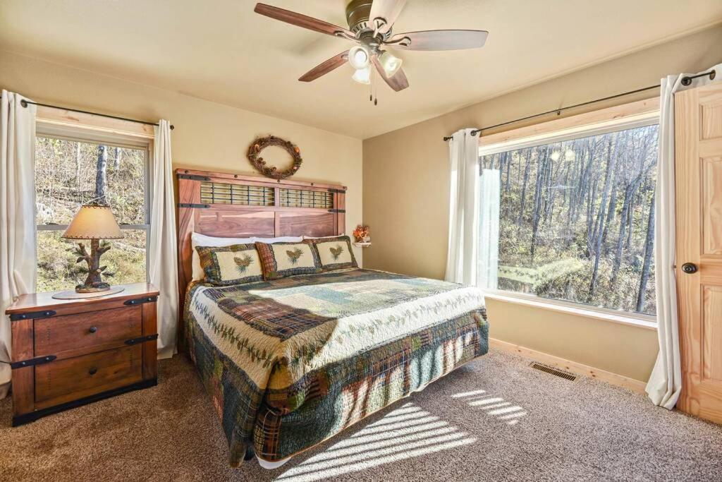 Walnut Ridge Cabin. Sleeps 7-11! Hot Tub, Pool Table, Minutes To Downtown Gatlinburg! Εξωτερικό φωτογραφία