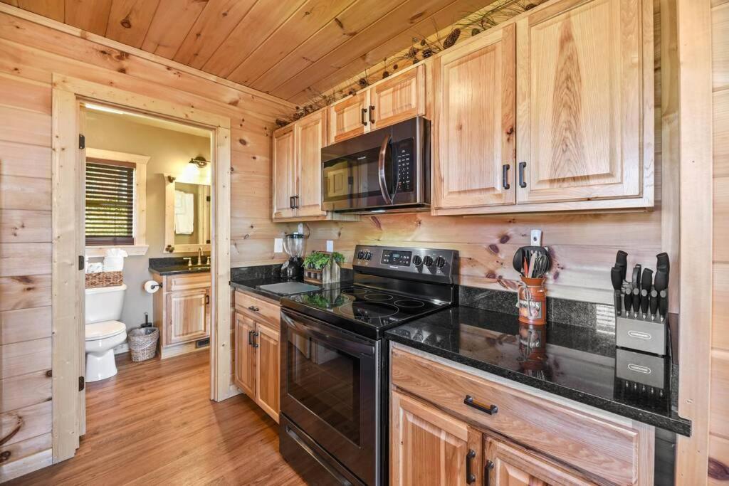 Walnut Ridge Cabin. Sleeps 7-11! Hot Tub, Pool Table, Minutes To Downtown Gatlinburg! Εξωτερικό φωτογραφία