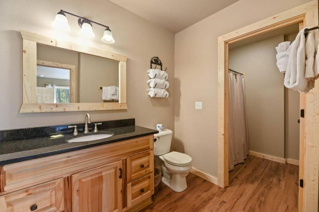 Walnut Ridge Cabin. Sleeps 7-11! Hot Tub, Pool Table, Minutes To Downtown Gatlinburg! Εξωτερικό φωτογραφία