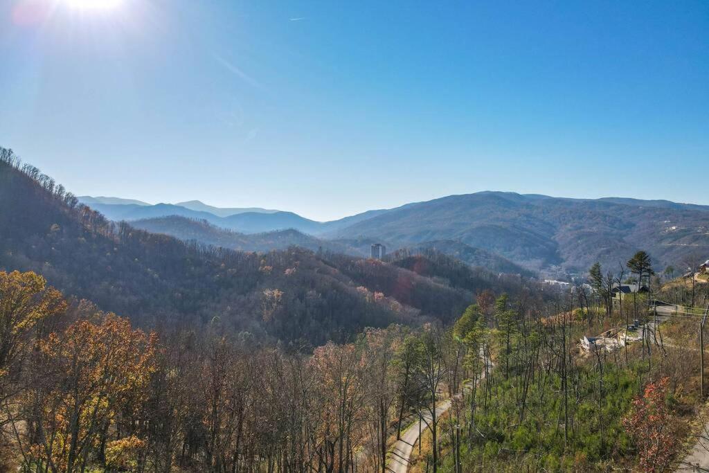 Walnut Ridge Cabin. Sleeps 7-11! Hot Tub, Pool Table, Minutes To Downtown Gatlinburg! Εξωτερικό φωτογραφία