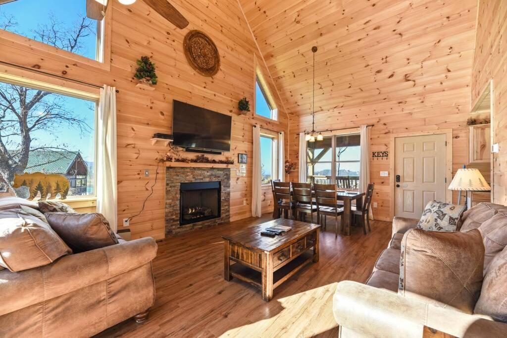 Walnut Ridge Cabin. Sleeps 7-11! Hot Tub, Pool Table, Minutes To Downtown Gatlinburg! Εξωτερικό φωτογραφία