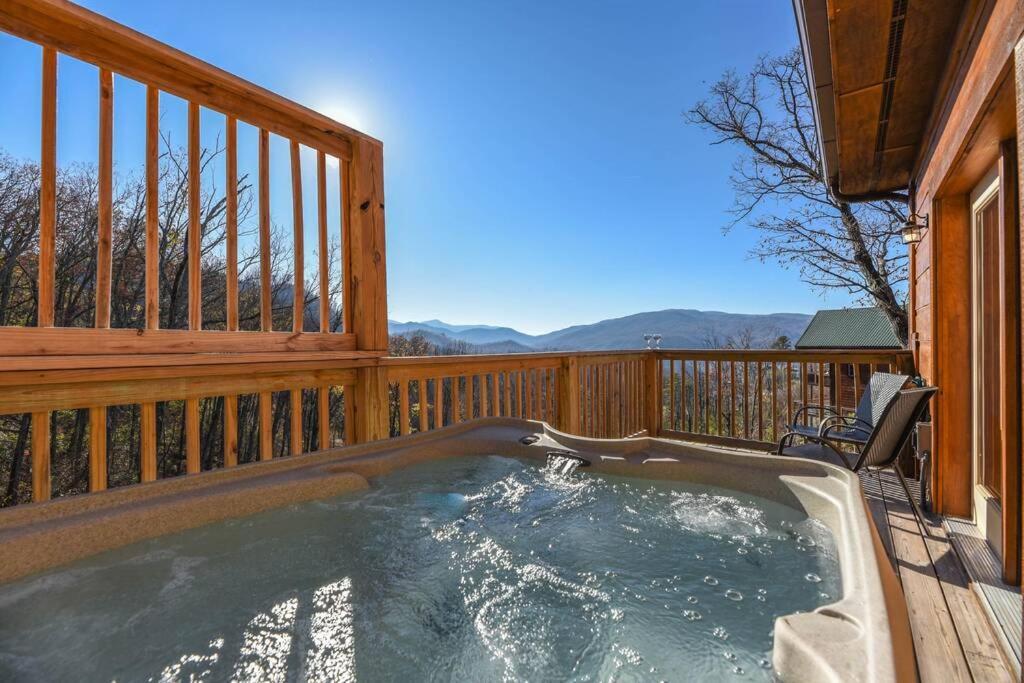 Walnut Ridge Cabin. Sleeps 7-11! Hot Tub, Pool Table, Minutes To Downtown Gatlinburg! Εξωτερικό φωτογραφία