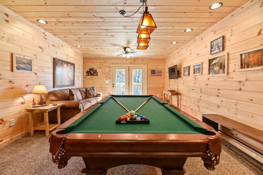 Walnut Ridge Cabin. Sleeps 7-11! Hot Tub, Pool Table, Minutes To Downtown Gatlinburg! Εξωτερικό φωτογραφία