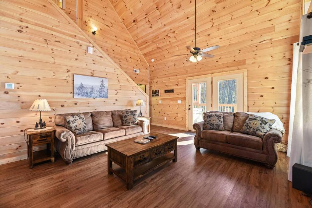 Walnut Ridge Cabin. Sleeps 7-11! Hot Tub, Pool Table, Minutes To Downtown Gatlinburg! Εξωτερικό φωτογραφία