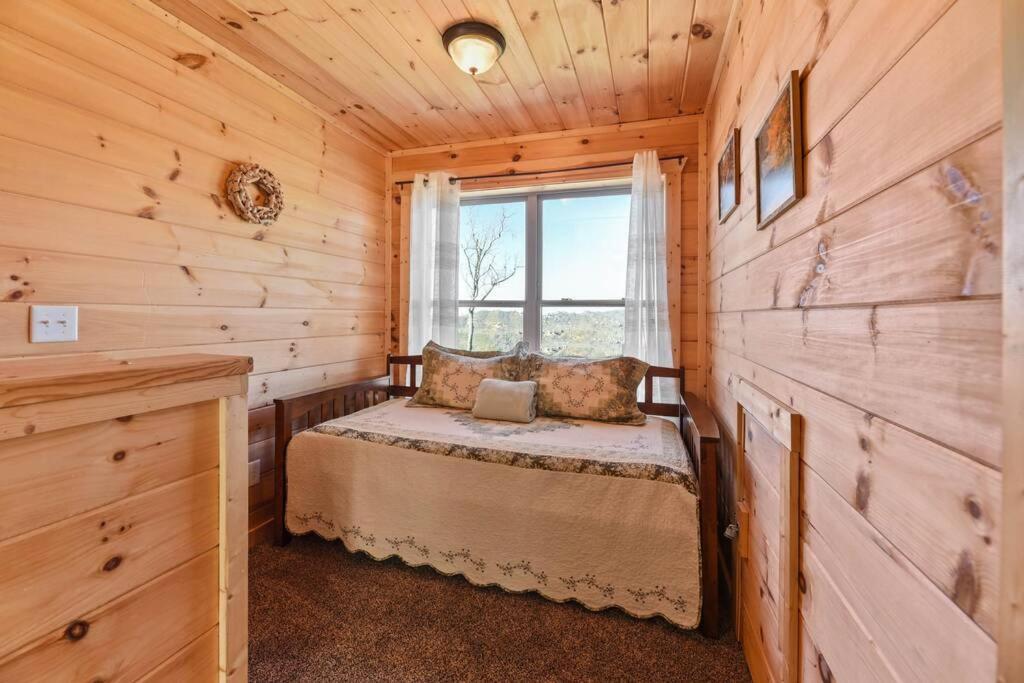 Walnut Ridge Cabin. Sleeps 7-11! Hot Tub, Pool Table, Minutes To Downtown Gatlinburg! Εξωτερικό φωτογραφία