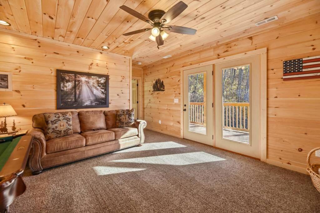 Walnut Ridge Cabin. Sleeps 7-11! Hot Tub, Pool Table, Minutes To Downtown Gatlinburg! Εξωτερικό φωτογραφία