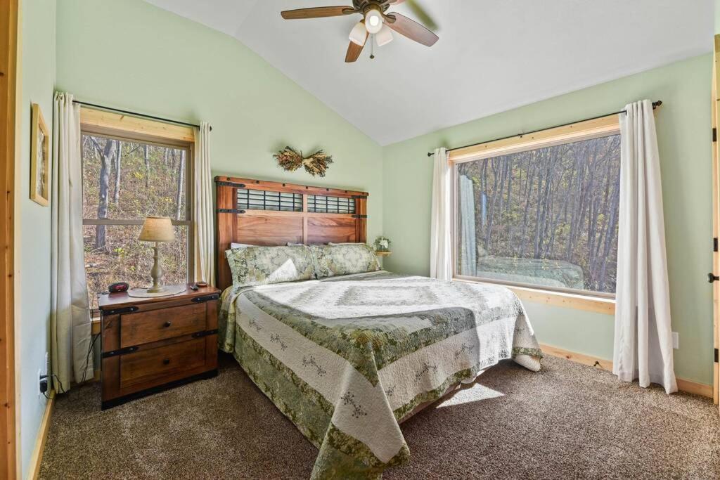 Walnut Ridge Cabin. Sleeps 7-11! Hot Tub, Pool Table, Minutes To Downtown Gatlinburg! Εξωτερικό φωτογραφία