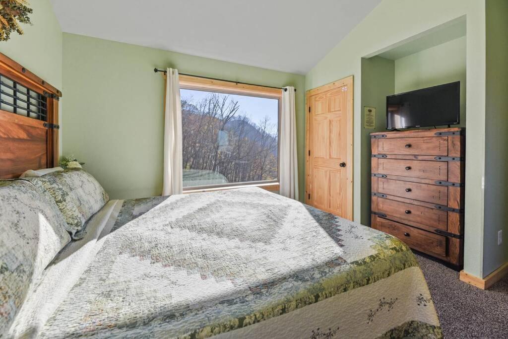Walnut Ridge Cabin. Sleeps 7-11! Hot Tub, Pool Table, Minutes To Downtown Gatlinburg! Εξωτερικό φωτογραφία